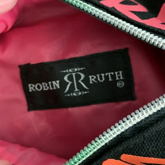 Robin Ruth Orlando - Picture 6 of 6